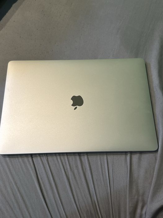 Macbook pro 16” i9 1tb 2019 touch bar i9 1TB space grey