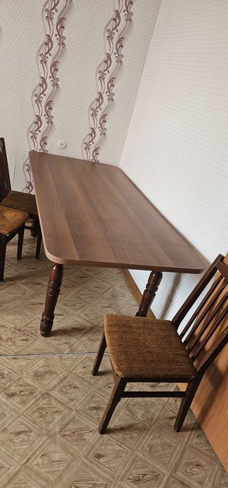Стол со стульями