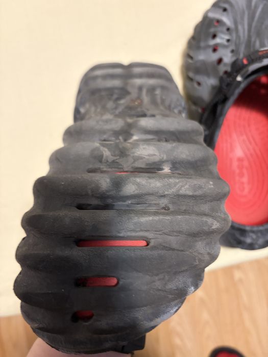 Vand Crocs Echo Marbled Clog - Mărimea M11 29 CM - Stare Excelentă