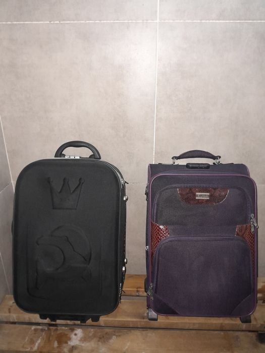 Чемоданы средние 7 тысяч.