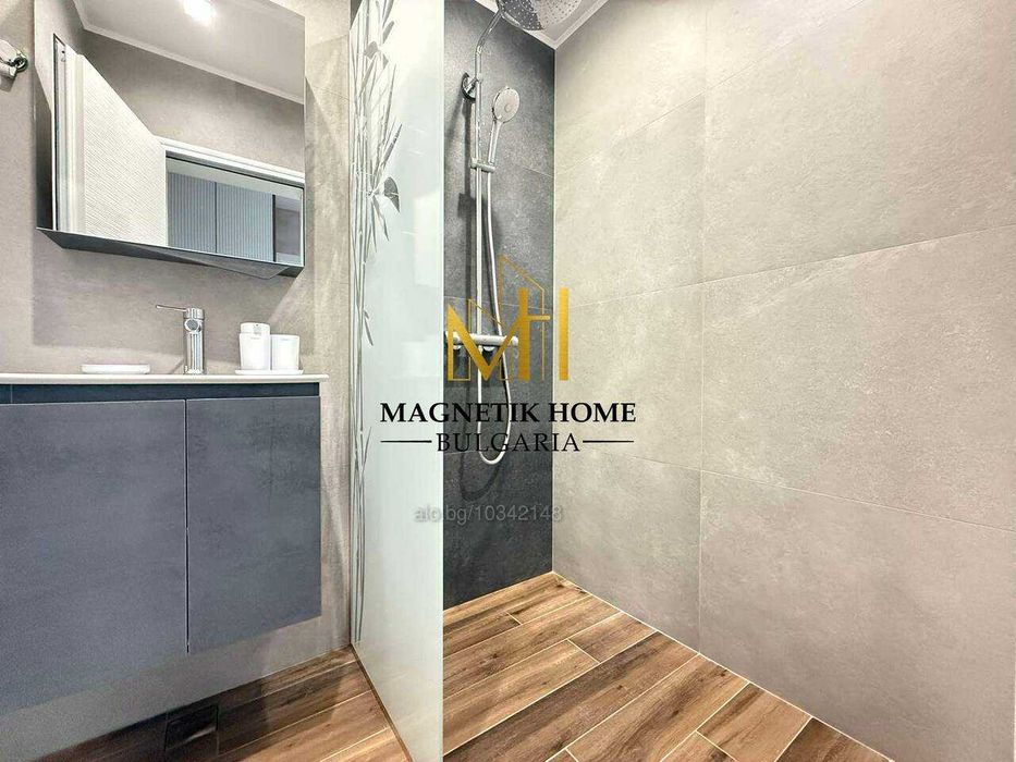 Дава се под наем Тристаен апартамент в Бургас, Лазур - 100 кв.м за 1683 € - Снимка #1