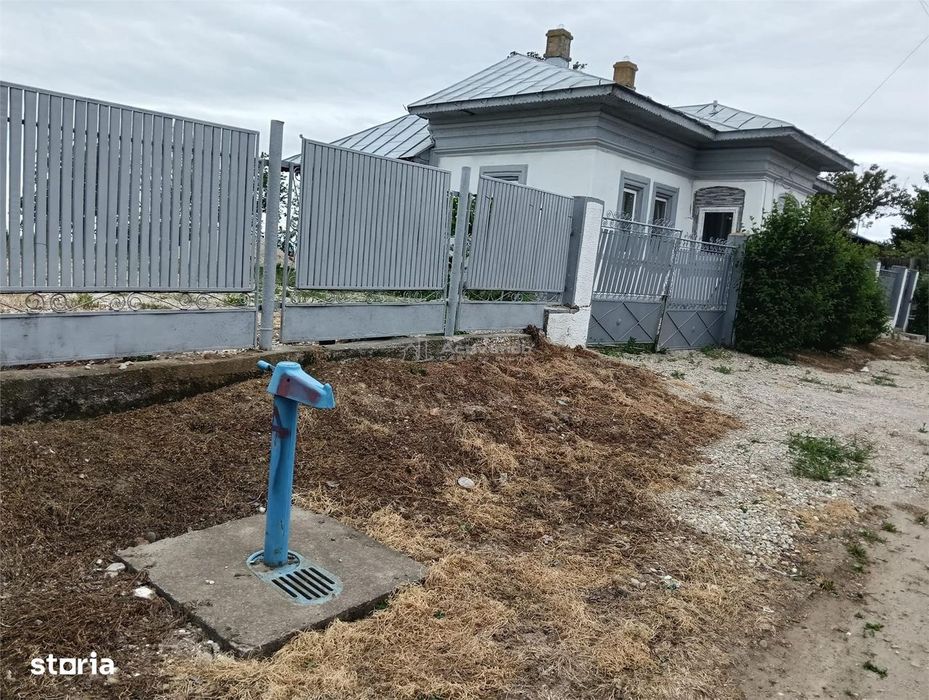 Casa individuala reconditionata partial-Teren 900 mp-Toate utilitatile