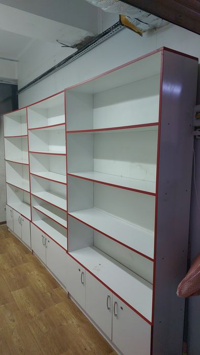 Продам торговые шкафы бу