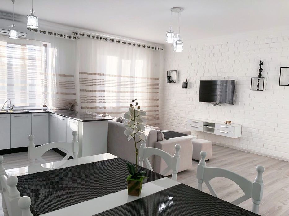 Сдаётся студия 52кв.м 2этаж Амир Тимура