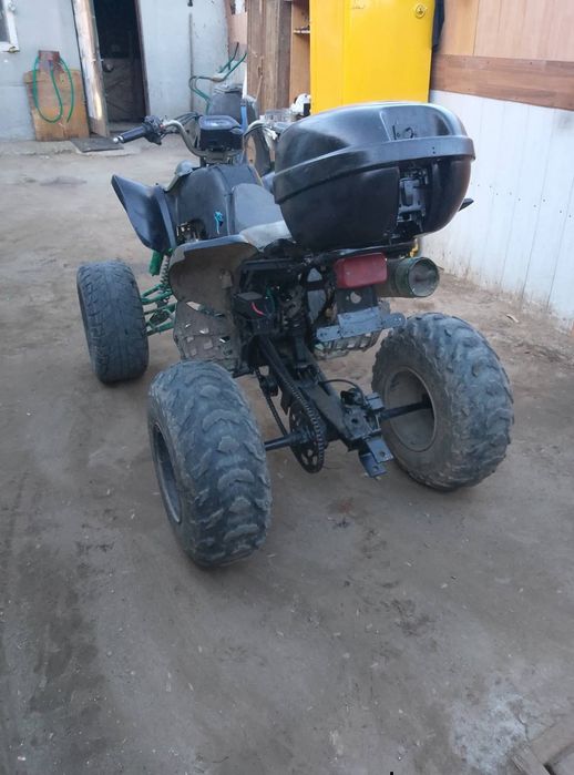 Vând atv de 250 răcire pe apă si un cross de 150 pe un atv de 350 400