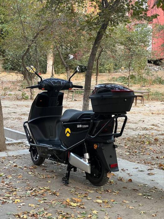 Skuter sotiladi Srochno tok bilan