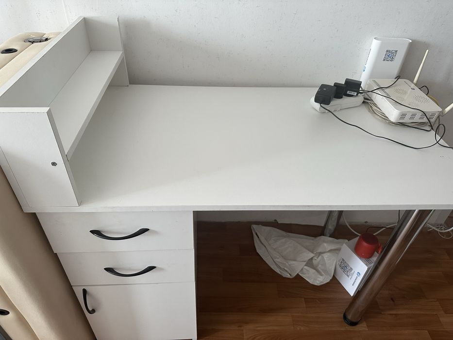 Маникюрный стол!