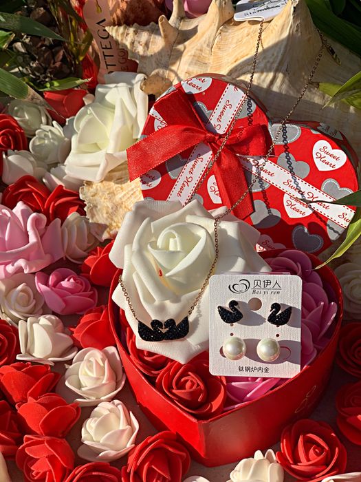 Комплект  елегантни гердани с обеци Swarovski