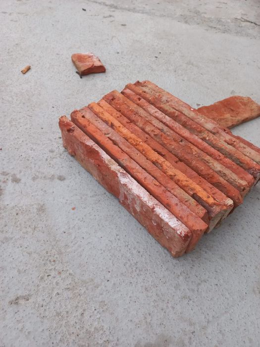 Vând caramida feliata rustica