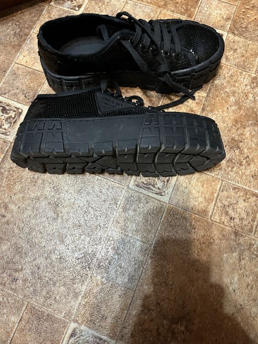 Кроссовки женские