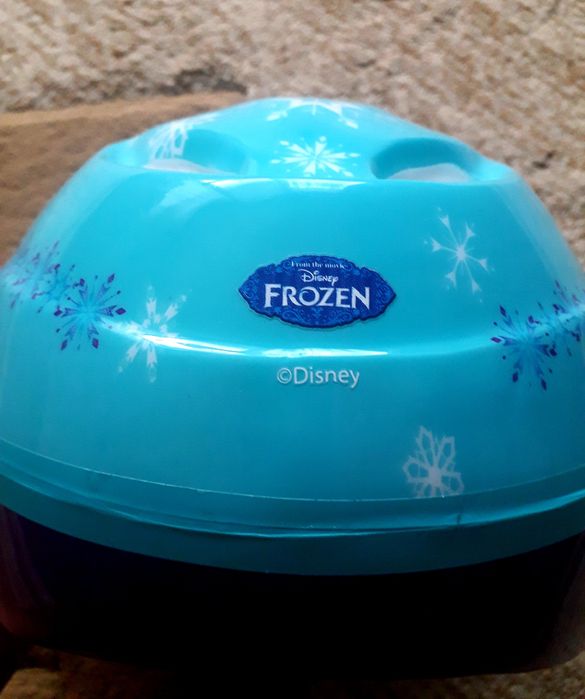 Нова каска за колоездене на Леденото кралство