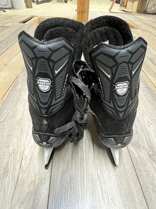 Коньки хоккейные