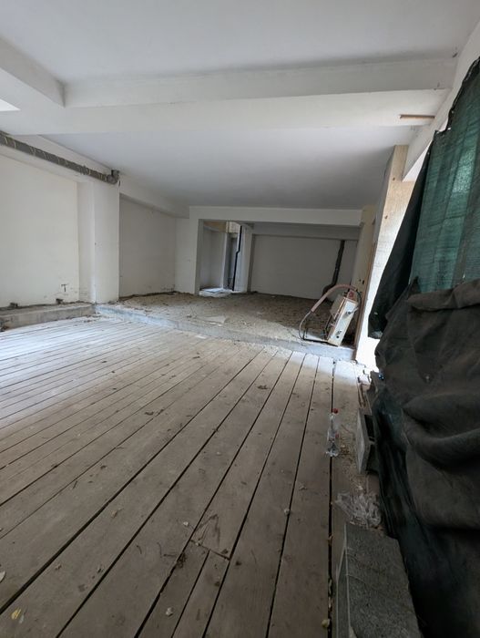 De vânzare 2 locuri de parcare și bonus 2 camere tehnice de 48mp(demisol)