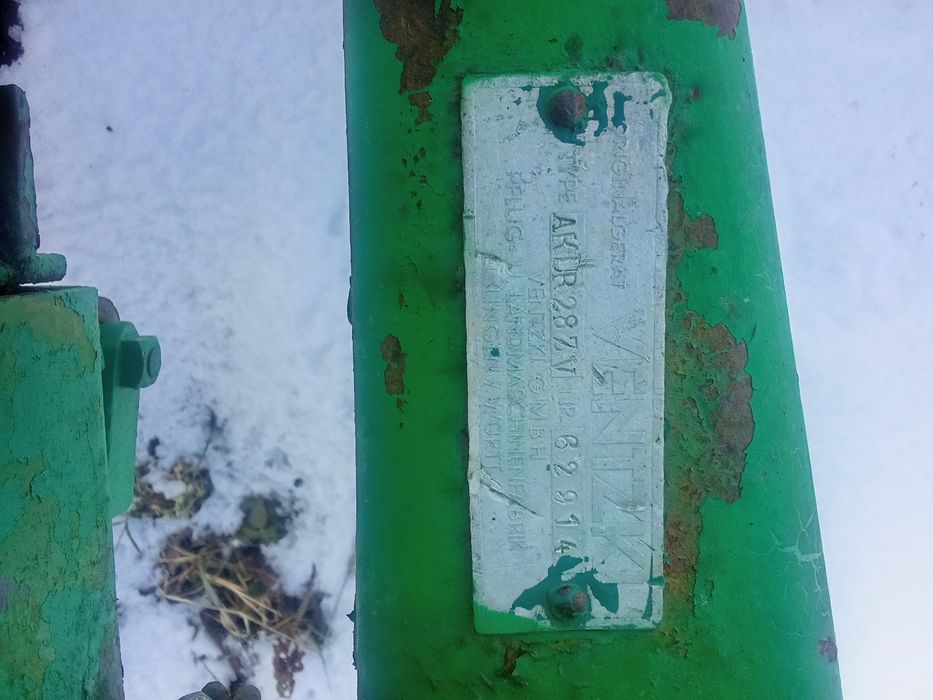 Vând remorca plug și met erbicidat