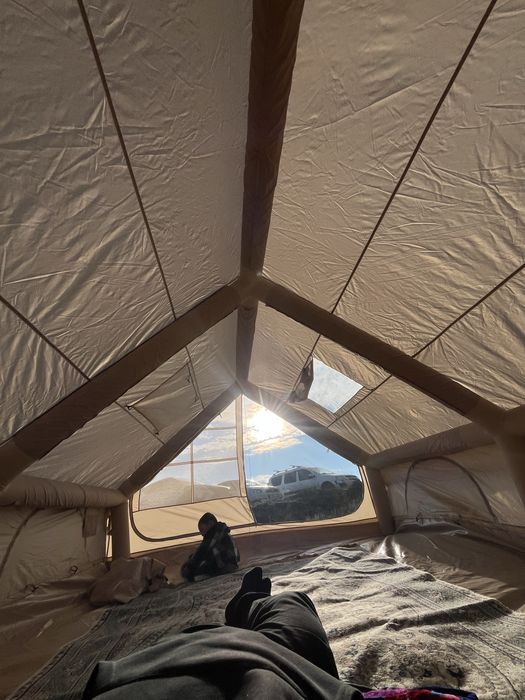 Надувной палатка арендаға беріледі.