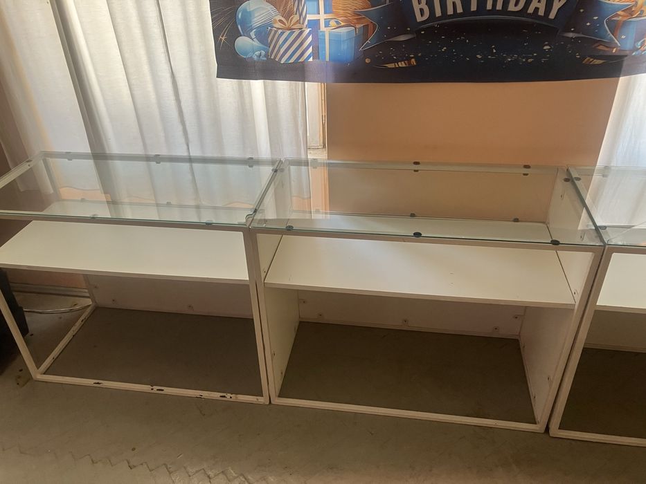 Стъклени витрини