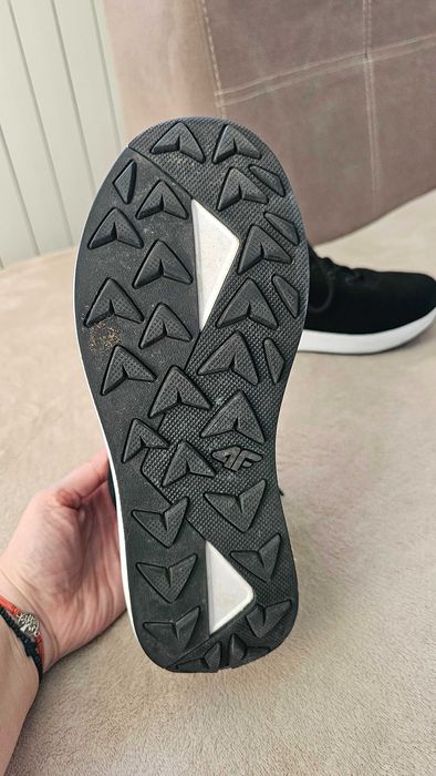 Дамски спортни боти