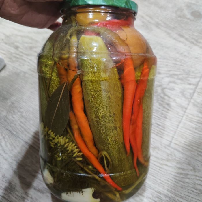 Қысқы салаттар мен тұздықтар үйдің дәмі