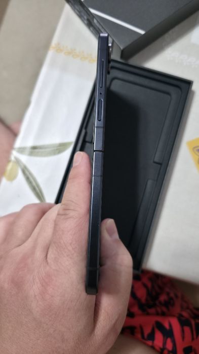 Samsung Galaxy Z Flip7 с гарантии