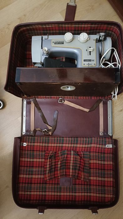 Mașina Rusească de cusut electrica