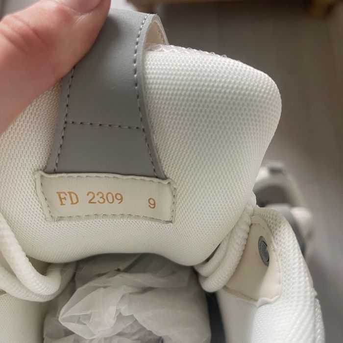 Louis Vuitton Skates Gri Mărimea 43