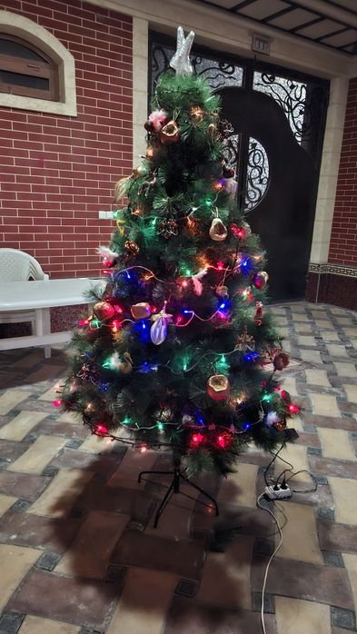 Продаётся ёлка длина 210 мтр