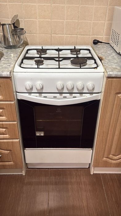 Продам газ плиту