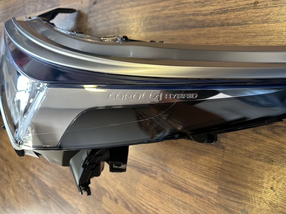 Передние фары Corolla 180 hybrid