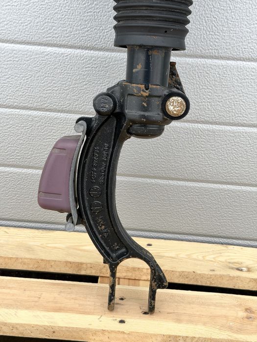 Предна възгланивца Преден амортисьор AUDI A6 A7 C7 4G 4G0616039AE