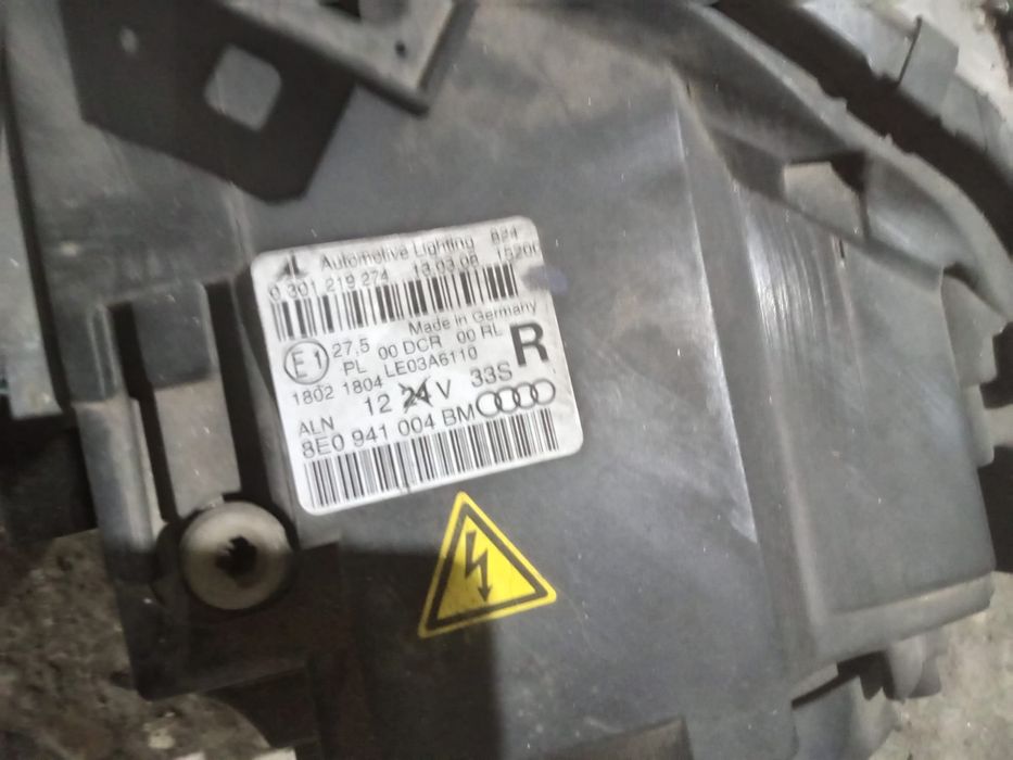 Far faruri Audi A4 b7  8E0941003BM