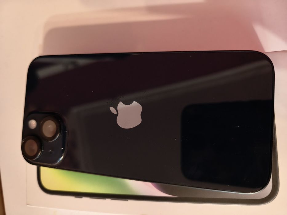 iPhone 14 +10 кейса +оставаща гаранция