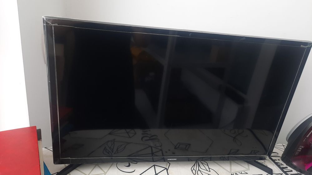 Продам телевизор Samsung на запчасти
