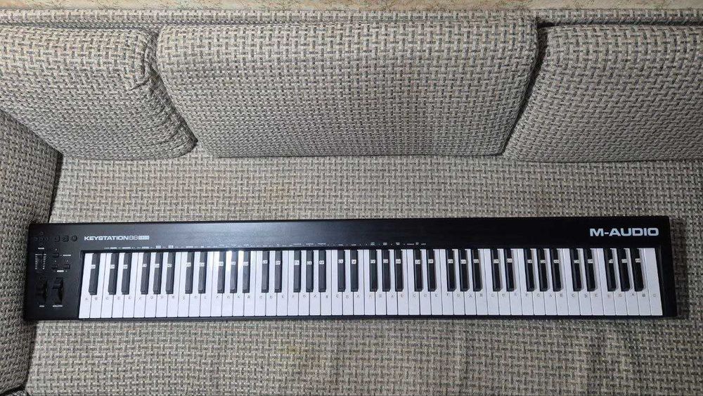 MIDI-клавиатура M-Audio Keystation 88 MK3 Black