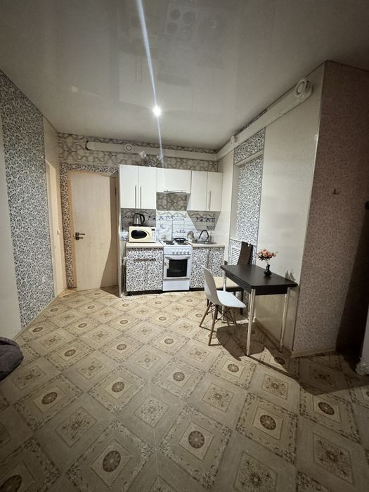 квартиру-студию в цоколе продам