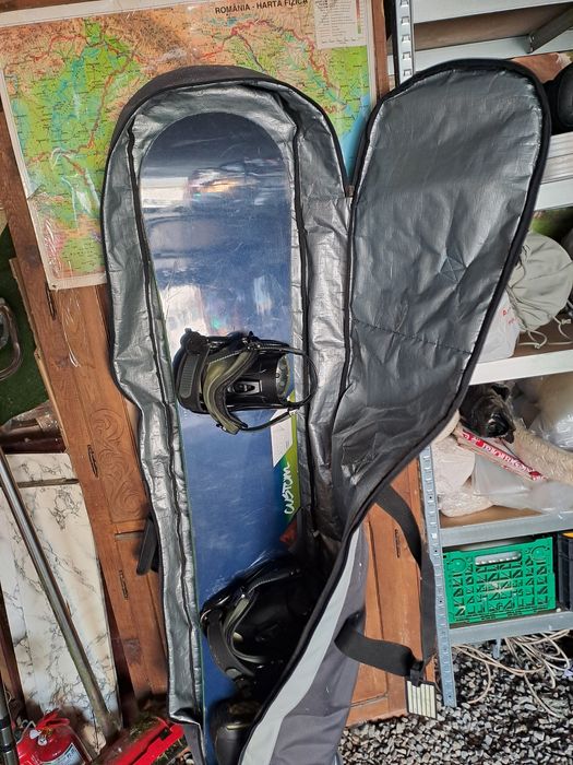 Vând placă snowbaord .