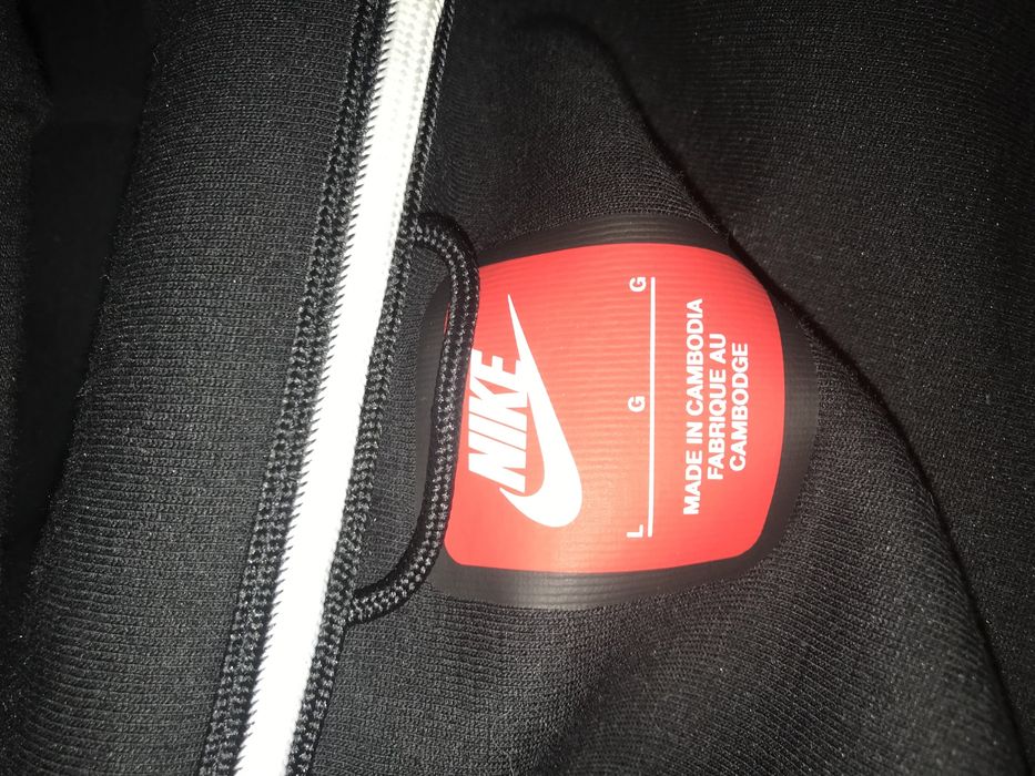 vand nike tech negu nou marimea L original!