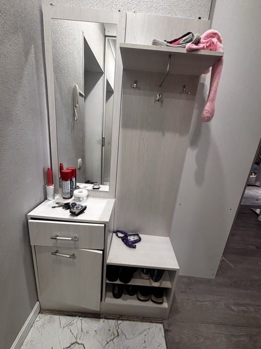 Отдам даром прихожую