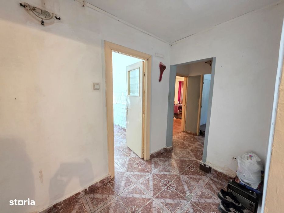 2 camere, Bulevardul Roman Mușat, parter, decomandat, boxă