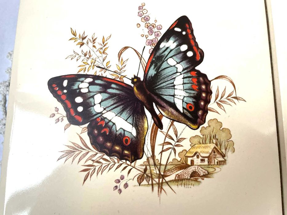 Красива дъска за сирена от Англия с пеперуда