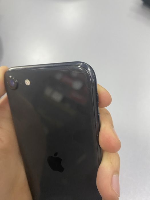 продаю iphone se