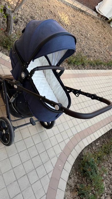 Синяя коляска почти новая