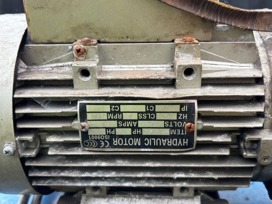 Elevator Auto 2 Coloane Hidraulic 4.2 Tone (4200 kg) – QingDao Desiree DTP608