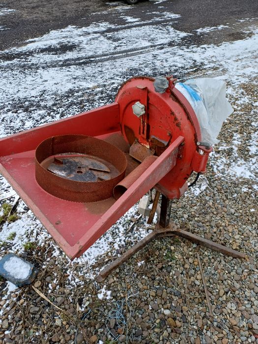 Moara de macinat cereale si cu stiuleti 220 sau 380 v