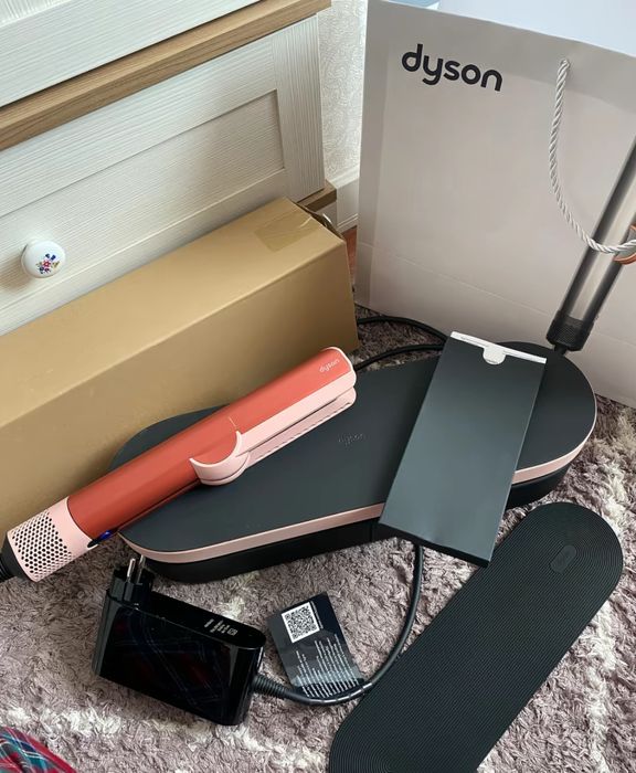 В продаже dyson airstrait