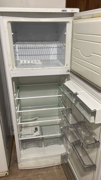 Тоңазытқыш (холодильник) сатылады.