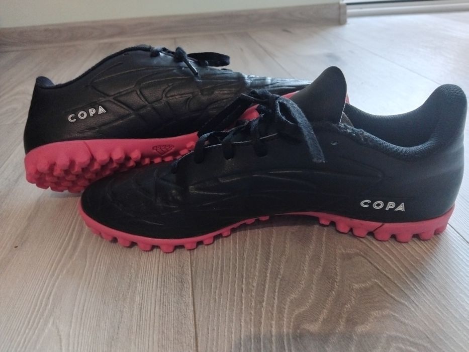 Футболни обувки  Адидас