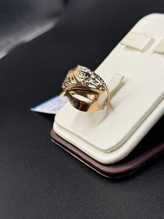 Золото 585  Кольцо Масса: 3.75