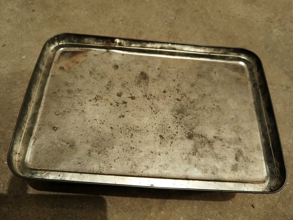 Винтидж Арабска метална кутия Бутилки от водка Stolichnaya, Zubrowka