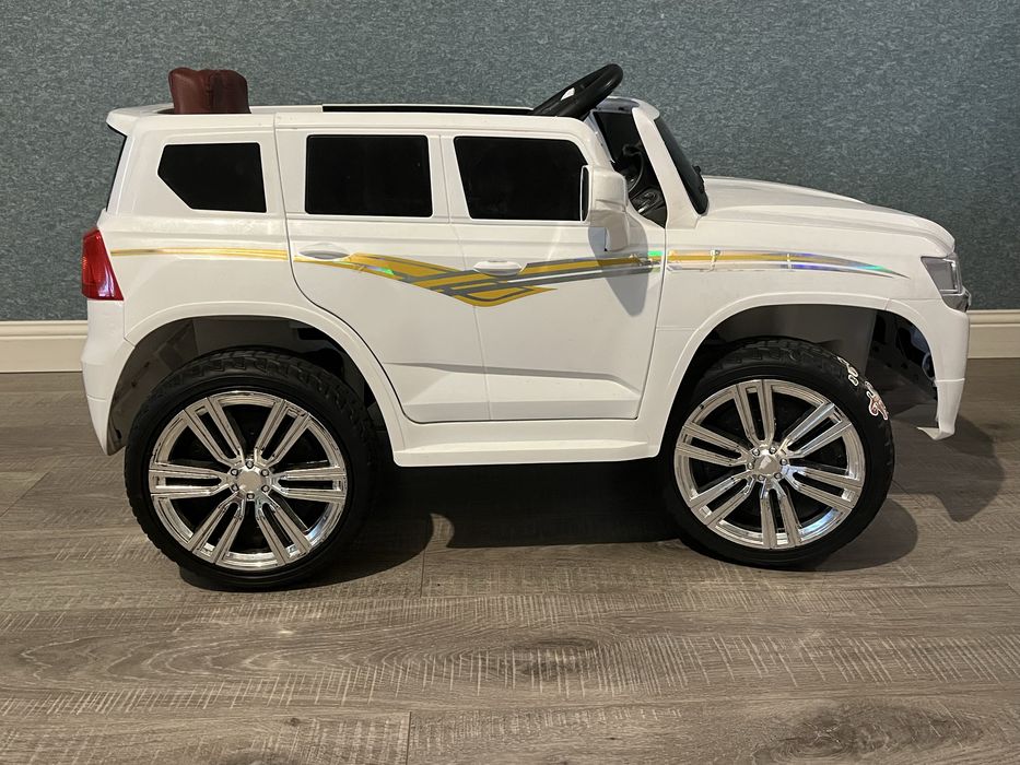 Продам детскую машину