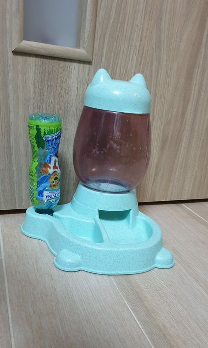 Casuta animale + cadou dispenser hrana si apa